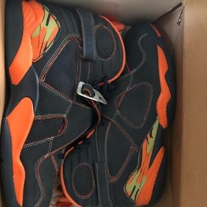 Air Jordan 8s pea pods